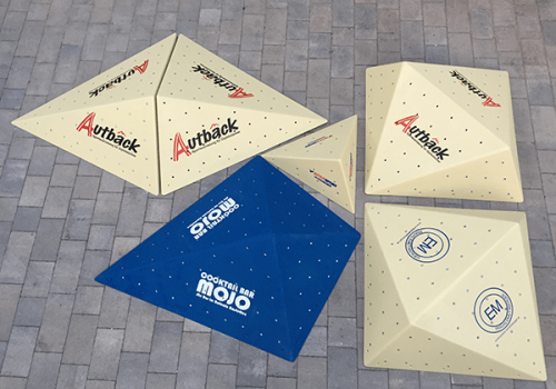 Beschichtete Holzvolumes mit individuellen Logo Aufdruck